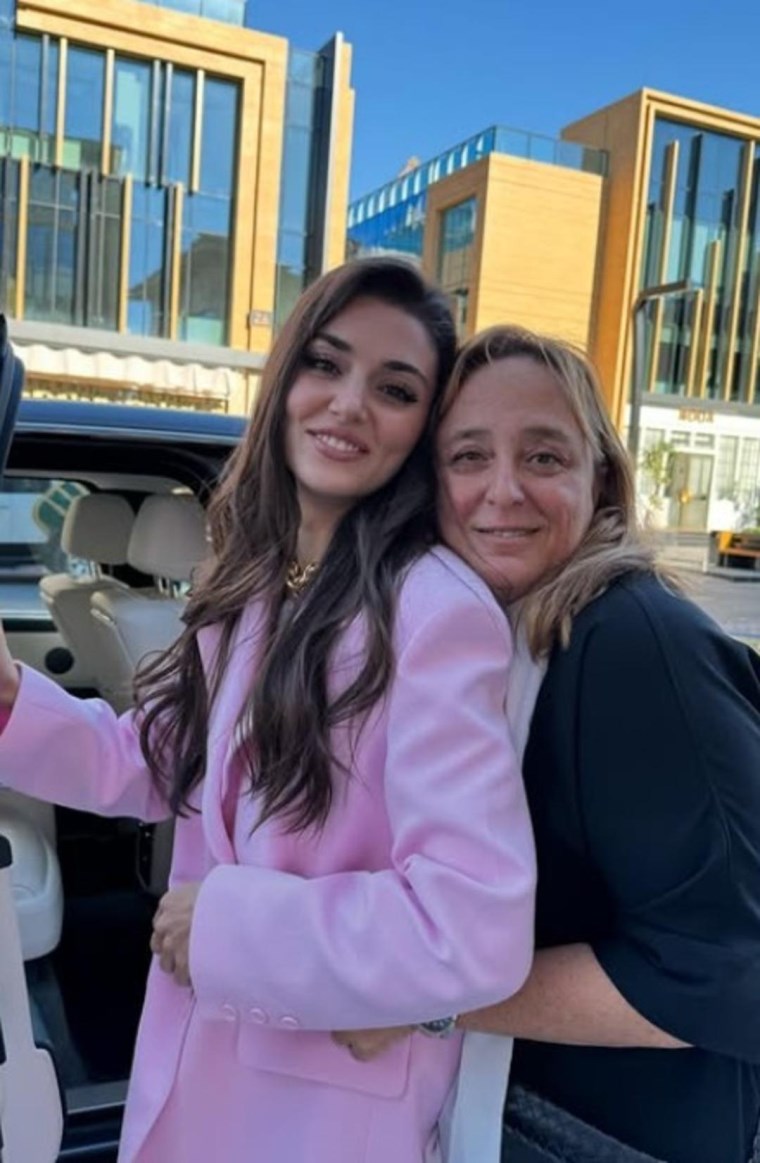 ceyda duvenci hande ercel pinar deniz unlu isimlerden ayse barima destek 1 i6zDWPI8