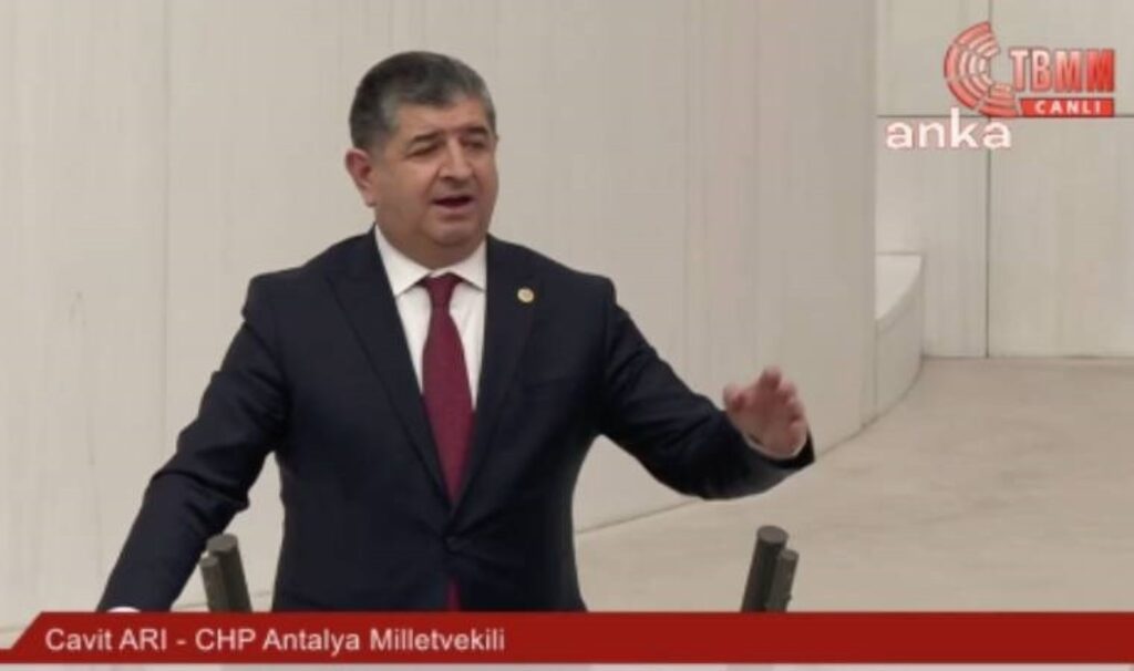 chpden tbmmde emekli ayligi tepkisi lutufta bulunmuslar gibi alkis bekliyorlar wgHV23sk