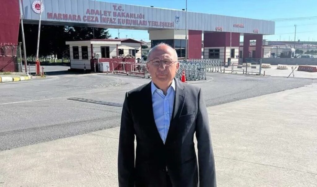 CHP'li Çakırözer, cezaevindeki 8 ismi ziyaret etti: 'Silivri'yi kapatacağız' 2 chpli cakirozer cezaevindeki 8 ismi ziyaret etti silivriyi kapatacagiz YbbJUhzf
