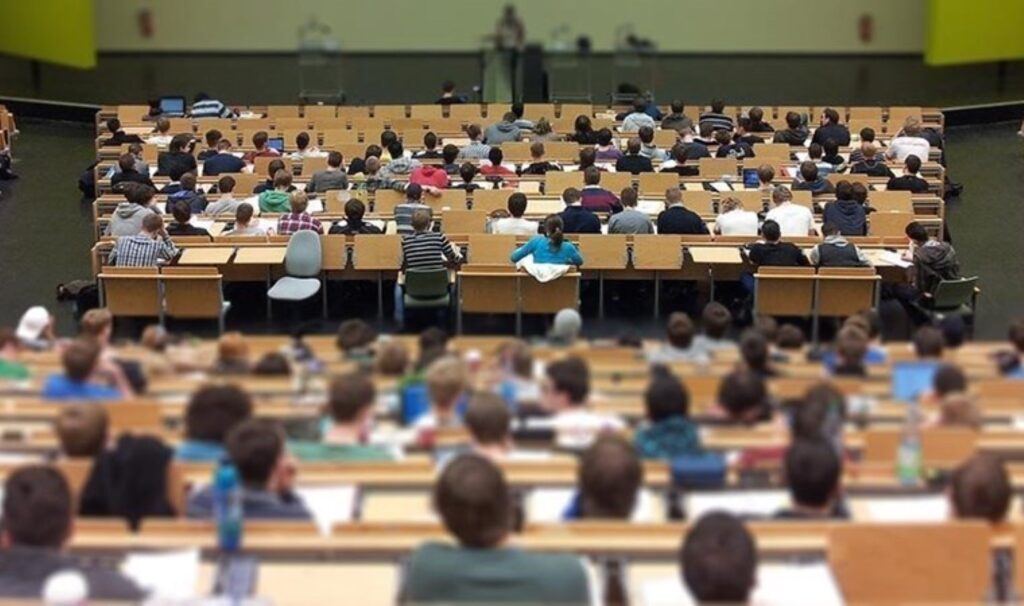 chpli gurerden universite ogrenci burs ve kredi miktarlarinin artirilmasi icin kanun teklifi CejLY6By
