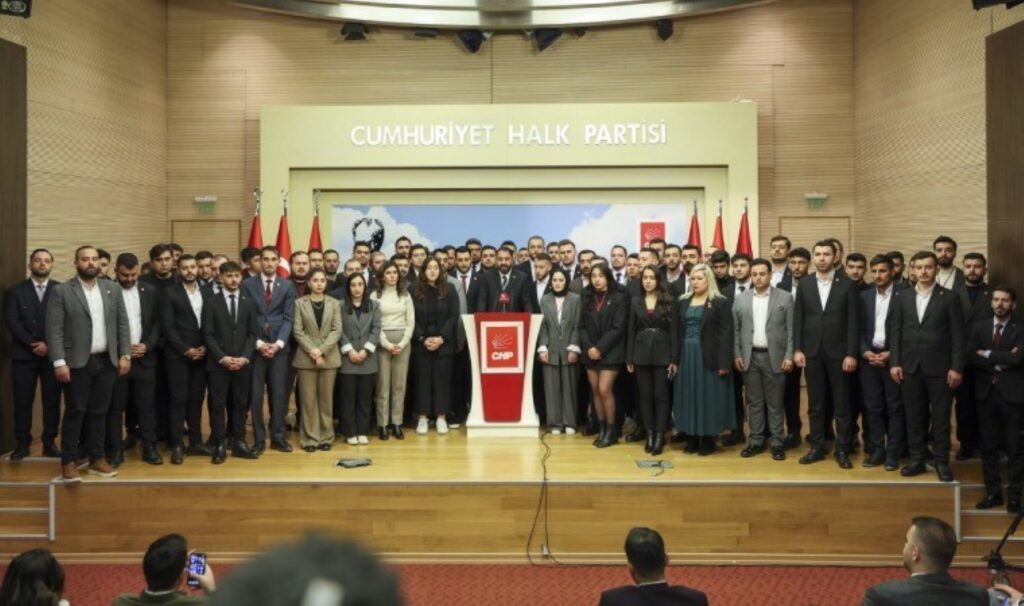 chpnin 81 il genclik kollari baskanindan chp genclik kollari baskani cem aydina destek mesaji jOcV3a7X