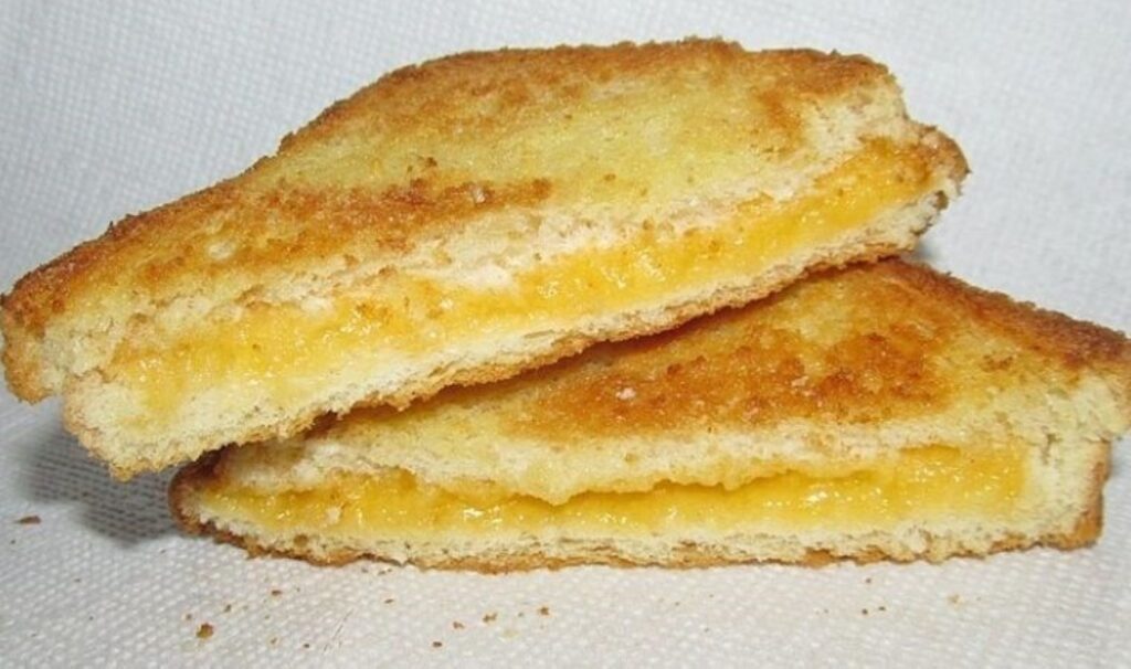 Çıtır ekmek ve eriyen peynirin muhteşem buluşması: Grilled cheese 1 citir ekmek ve eriyen peynirin muhtesem bulusmasi grilled cheese WJfQ2qtD