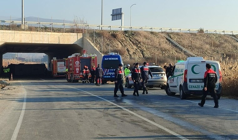 denizlide iscileri tasiyan midibus devrildi cok sayida olu ve yarali var 0 c8qRNpAB