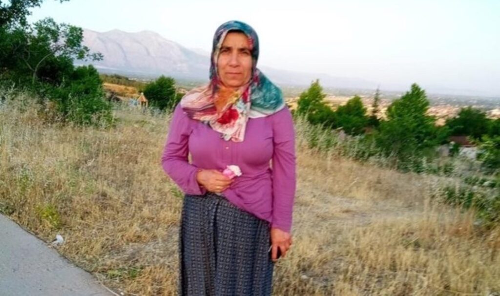 denizlide korkunc olay 3 gundur araniyordu cesedi komsusunun bahcesindeki cuvalin icinde bulundu OVD4OeMb