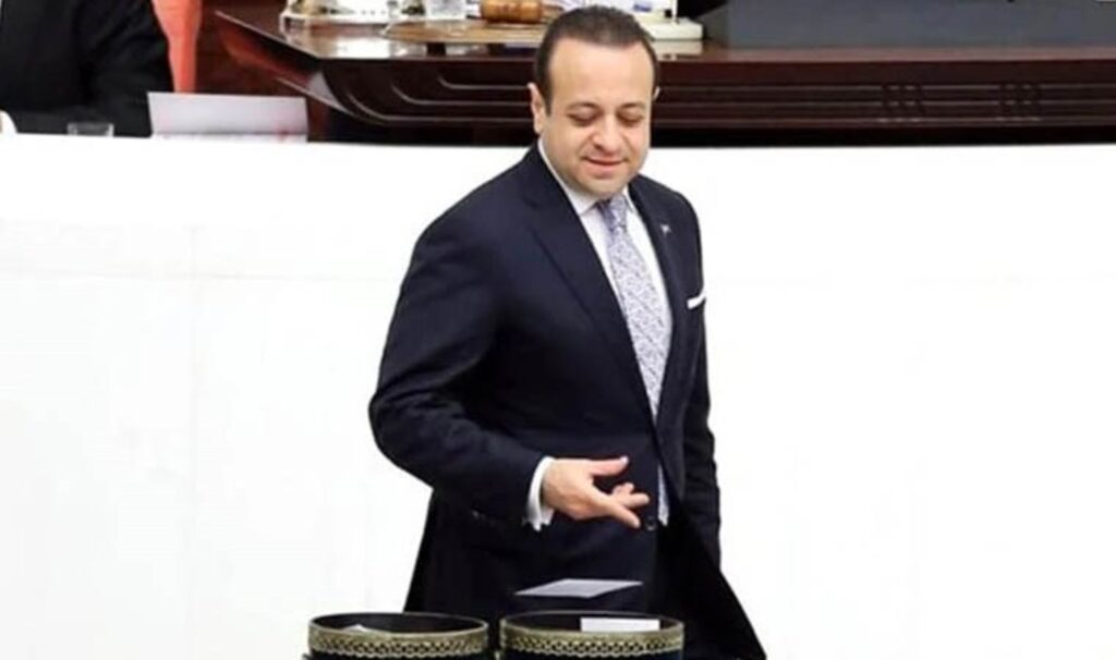 egemen bagisa yilin diplomati odulu r1jjH4Ol