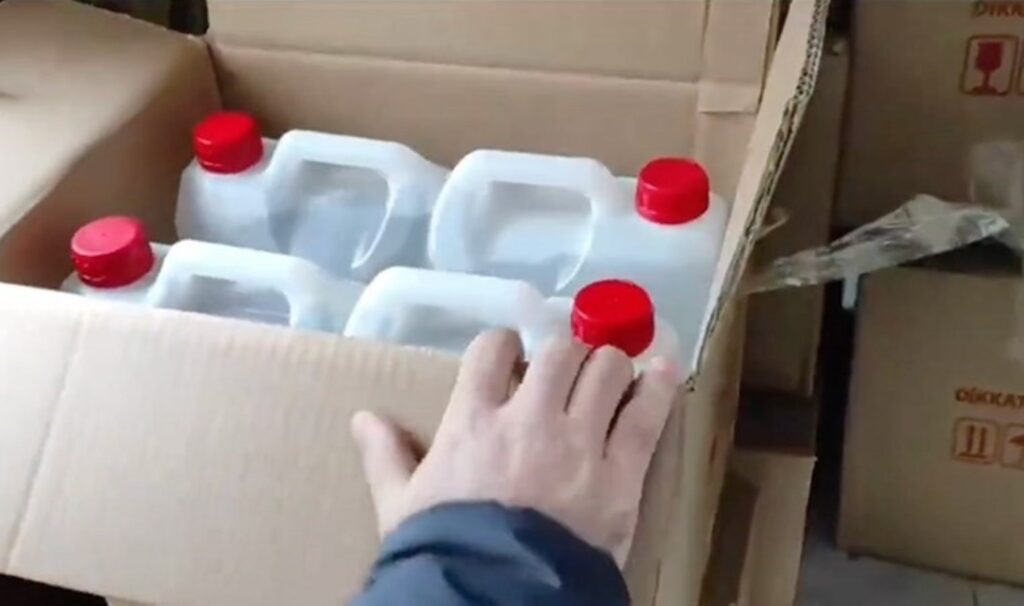 Ekipler baskın yaptı! Adana'da ele geçirildi: Tam 300 litre... 5 ekipler baskin yapti adanada ele gecirildi tam 300 litre DQO6LpB1