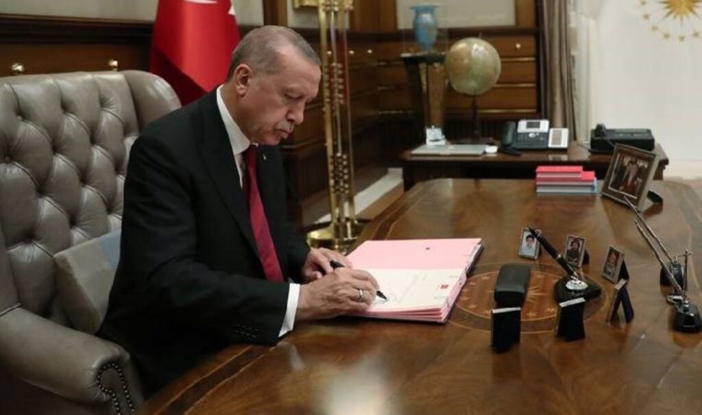 Erdoğan'ın kararı Resmi Gazete'de... Çok sayıda ismi görevden aldı! 6 erdoganin karari resmi gazetede cok sayida ismi gorevden aldi mKSngSSN