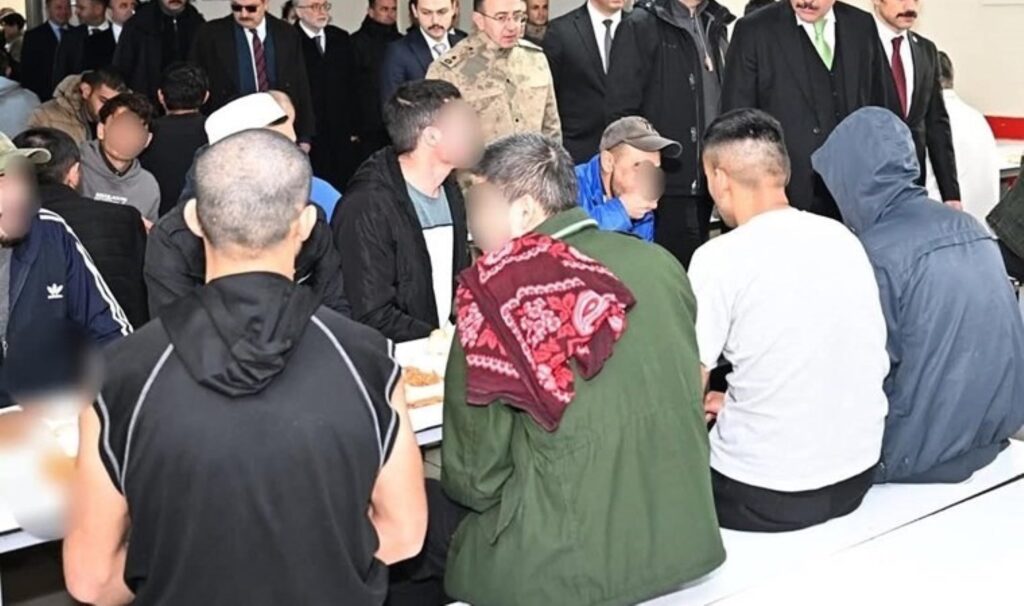 Erzurum'da göçmen kaçakçılığı: 61 tutuklama 4 erzurumda gocmen kacakciligi 61 tutuklama RuurWata