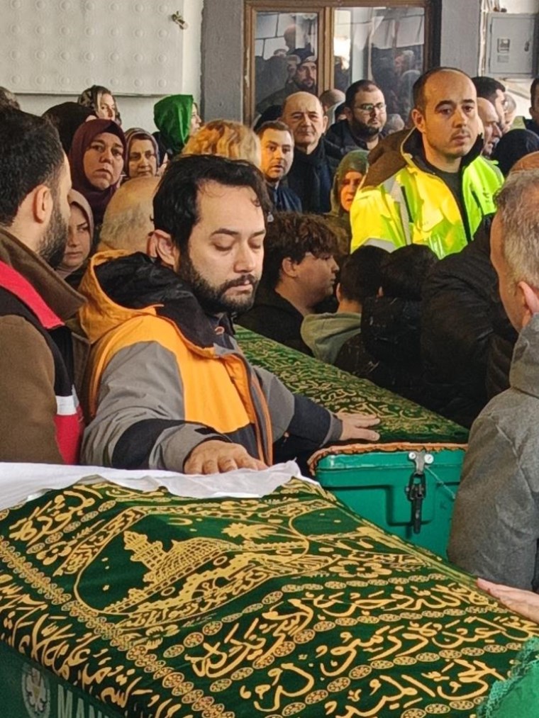 esini ve kizini yangin faciasinda kaybetti babanin sozleri yurekleri dagladi var gucumle savasacagim 1 zScrTtff