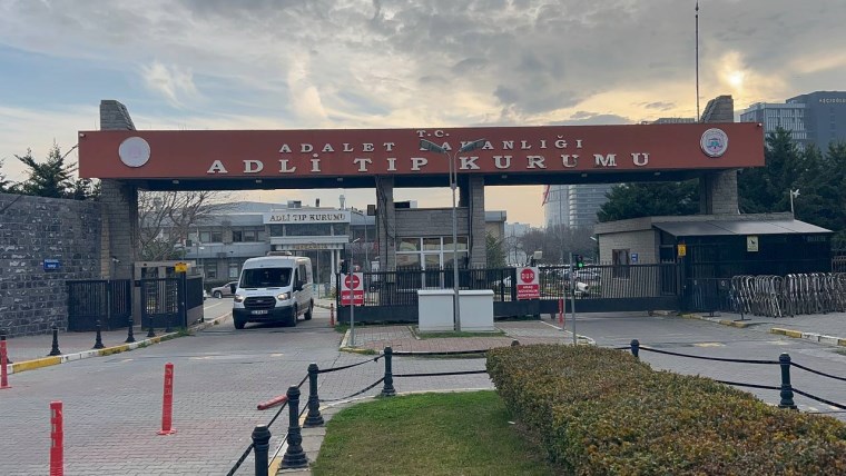 eyupsultanda aile katliami cenazeler adli tiptan alindi 0 FRPAzls8
