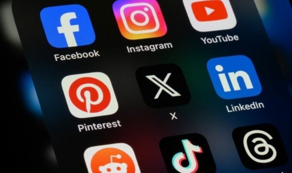 Facebook, 21 yılı geride bıraktı 6 facebook 21 yili geride birakti fiF8GVjC