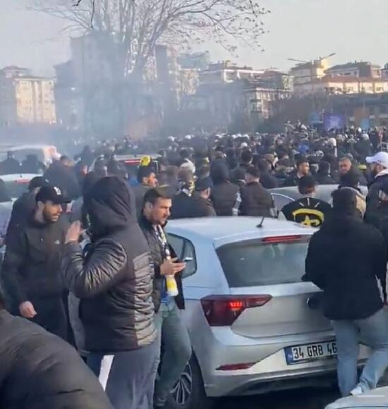 fenerbahce goztepe maci oncesi gerginlik taraftarlar birbirine girdi 0 8zaerWfM