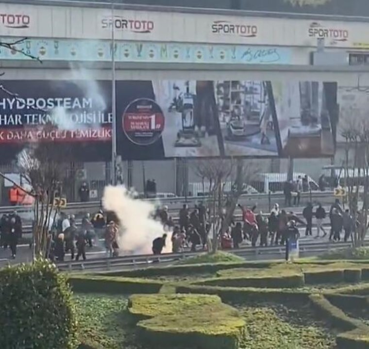 fenerbahce goztepe maci oncesi gerginlik taraftarlar birbirine girdi 1 NUdmVf55