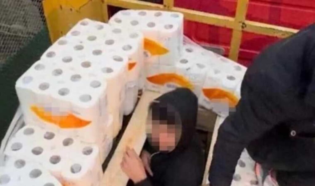 Göçmenleri kağıt havlular arasına saklayan çete üyerine 16 yıla kadar hapis talebi 5 gocmenleri kagit havlular arasina saklayan cete uyerine 16 yila kadar hapis talebi klQWafKZ