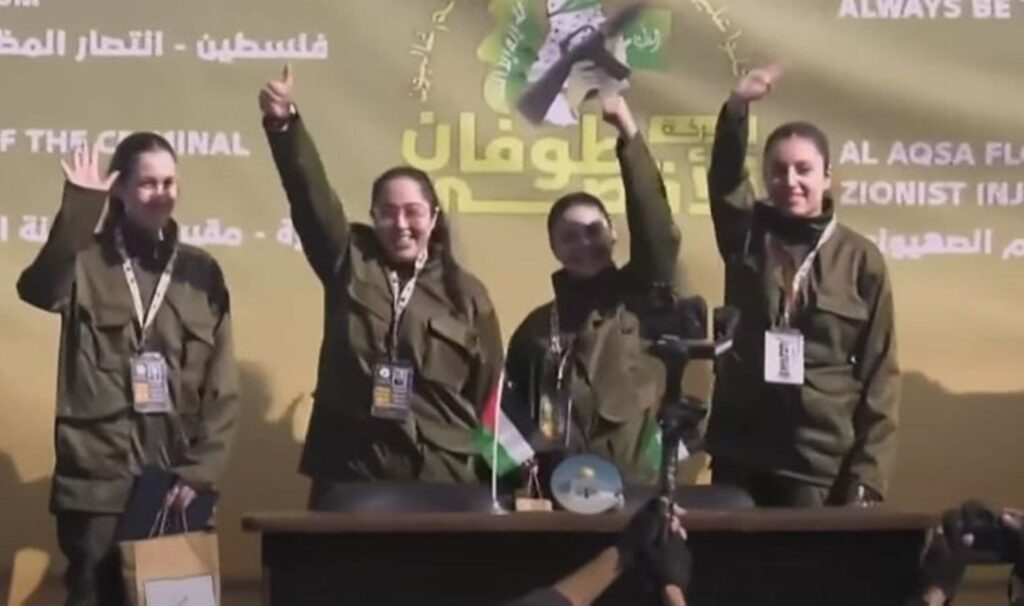 Hamas ve İsrail arasında ikinci 'esir' takası: 4 İsrailli kadın asker teslim edildi 5 hamas ve israil arasinda ikinci esir takasi 4 israilli kadin asker teslim edildi FKzfr8bU