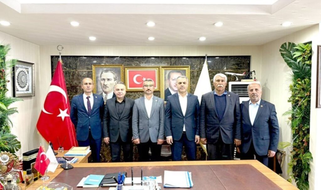 Hasankeyf'te CHP'li meclis üyeleri AKP'ye geçti 5 hasankeyfte chpli meclis uyeleri akpye gecti NewKiksc