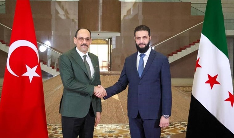 ibrahim kalin colani gorusmesindeki turk bayragi tartisma yaratti 0 3lbbGXZi