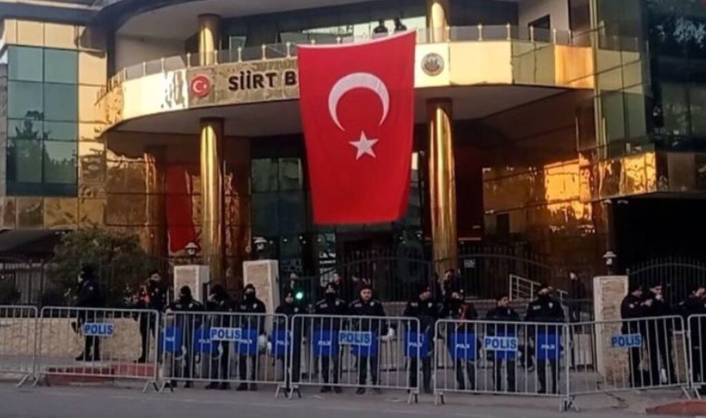 İçişleri Bakanlığı duyurdu... Siirt Belediyesi'ne kayyum atandı! 2 icisleri bakanligi duyurdu siirt belediyesine kayyum atandi Q5x9gULJ