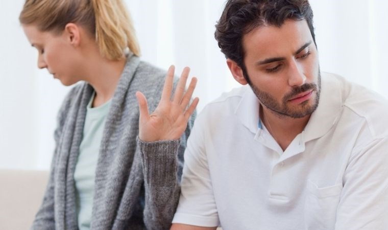 iliskinizde ayrilik canlari caliyor olabilir partnerinizin iliskiden sikildigini gosteren 7 davranis 1 DYhJvWLT