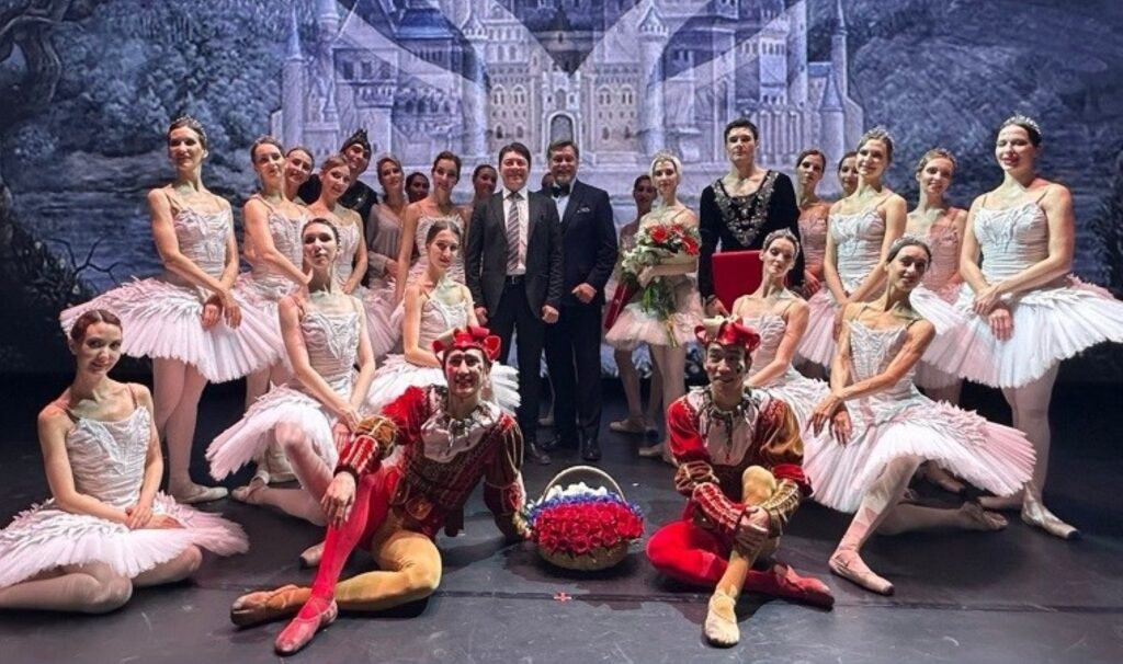 “İmparatorluk Rus Balesi”nin “Kuğu Gölü” Türkiye’de Kapalı Gişe Sahnelendi 1 imparatorluk rus balesinin kugu golu turkiyede kapali gise sahnelendi V4sICu9U