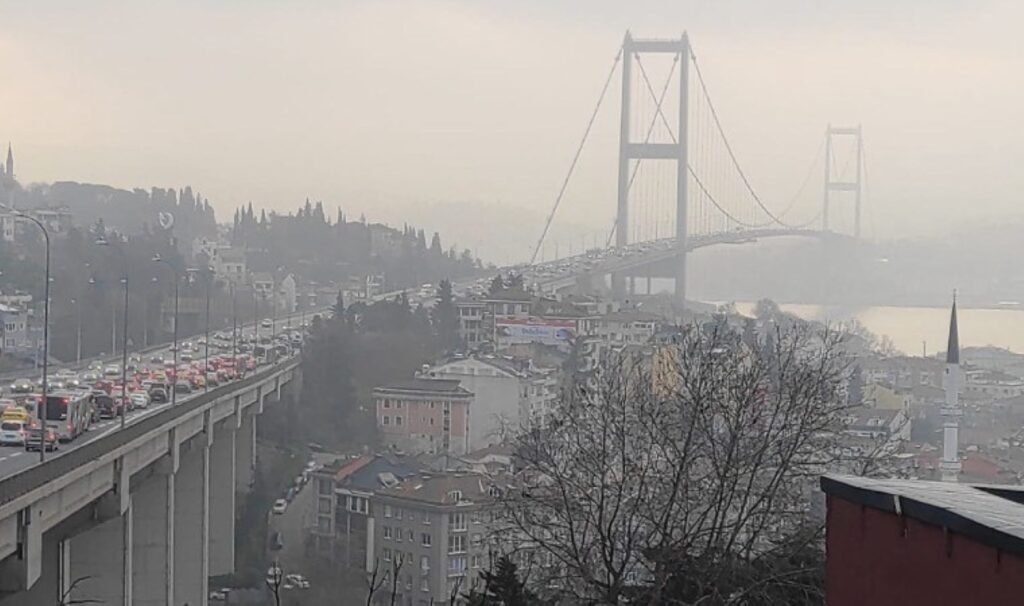 istanbul bogazinda sis etkili oluyor SzTKtLDm