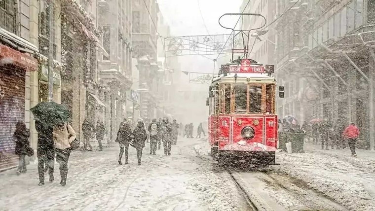 istanbul valiligi uyardi hava sicakligi dusecek kar geliyor 0 UXR3ZfAE