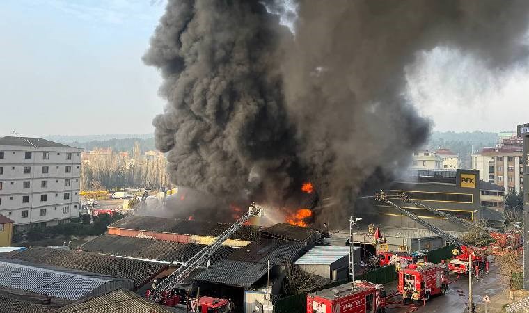 istanbulda buyuk fabrika yangini patlama sesleri duyuldu 0 iY535UMQ