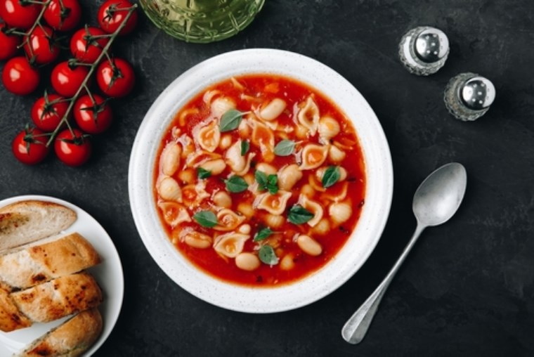 İtalyan mutfağından içinizi ısıtacak lezzet: Minestrone çorbası tarifi 2 italyan mutfagindan icinizi isitacak lezzet minestrone corbasi tarifi 1
