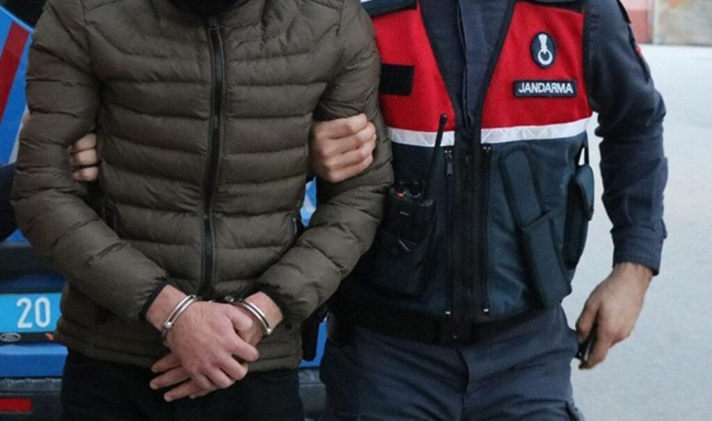 Jandarmadan 'kaçak silah' operasyonu: Gözaltılar var... 7 jandarmadan kacak silah operasyonu gozaltilar var I7E3yDF4