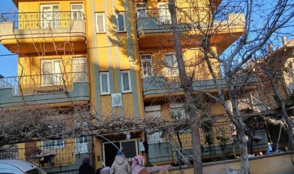 kahve bahanesiyle eve cagirdi bilezikleri icin basina vurarak oldurdu 9W5qfTAC