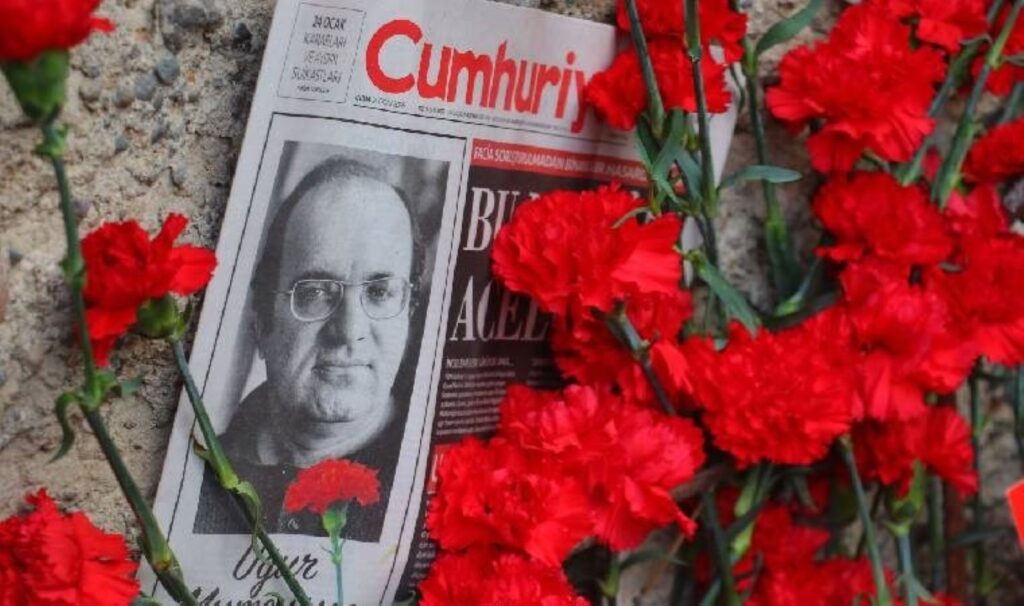 Kalpaksız Kuvvacı Uğur Mumcu ölüm yıldönümünde törenlerle anıldı 6 kalpaksiz kuvvaci ugur mumcu olum yildonumunde torenlerle anildi 8FaEQZtC