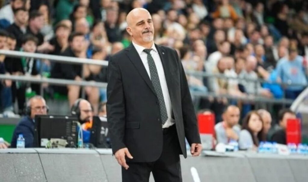 karsiyakada yardimci antrenor ruchan tamsoz ile yollar ayrildi dByqt8a7