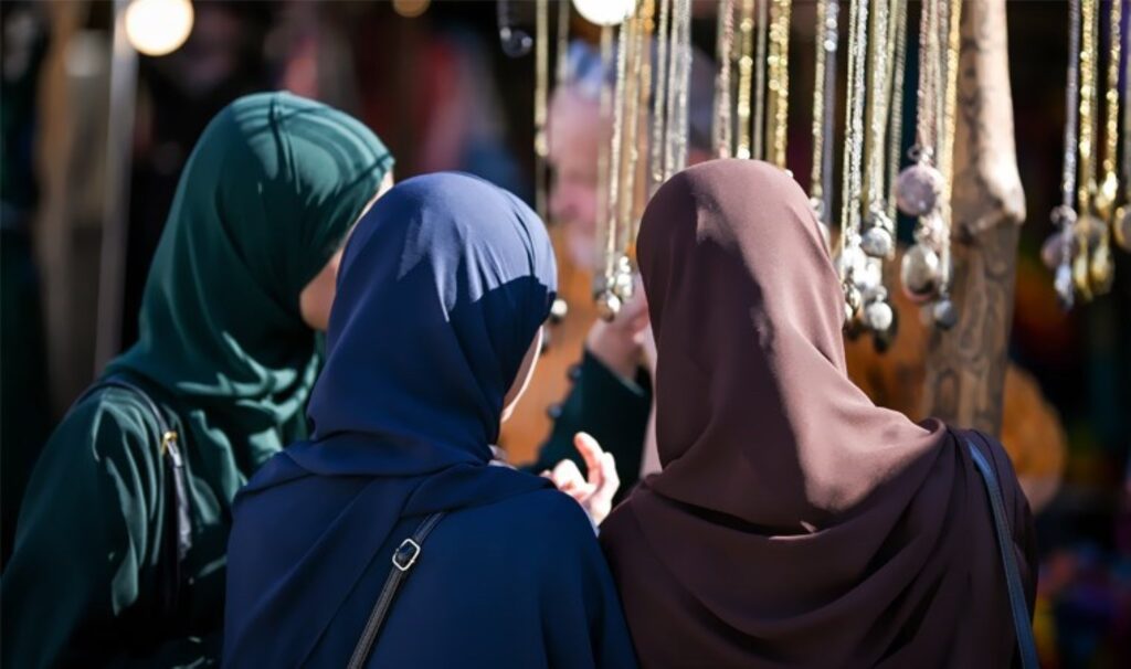 kirgizistanda carsaf burka teblig faaliyetleri ve dinin siyasete alet edilmesi yasaklandi npgG9ePc
