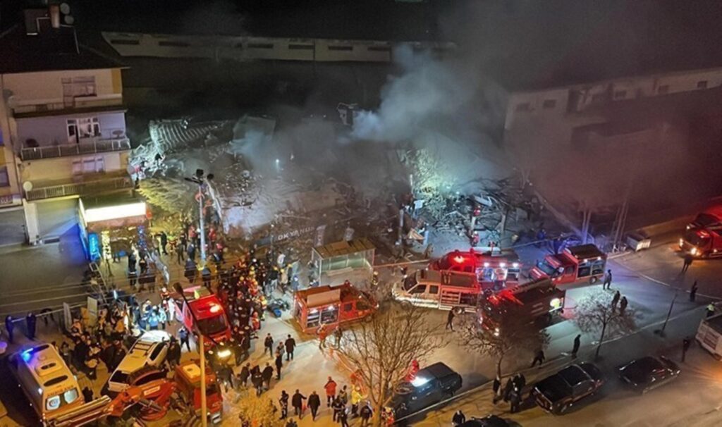 Konya'daki bina çöküşü öncesinde şüpheli belirti: Fayanslar düşmeye başlamış 3 konyadaki bina cokusu oncesinde supheli belirti fayanslar dusmeye baslamis NM2ZkxU5
