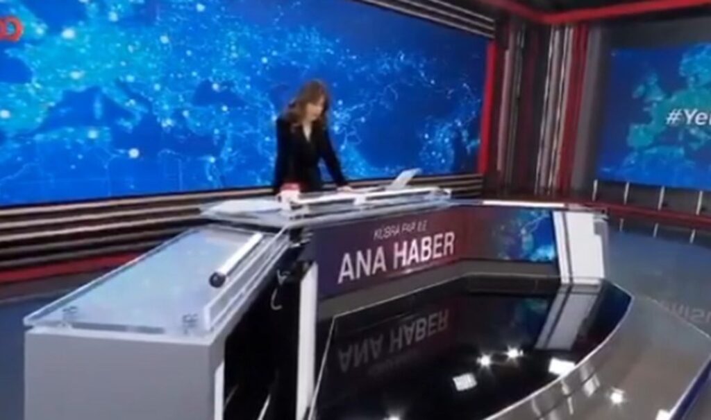 Kübra Par canlı yayında ‘el hareketi’ kazası yaşadı: RTÜK inceleme başlattı 1 kubra par canli yayinda el hareketi kazasi yasadi rtuk inceleme baslatti KEUOAmr7