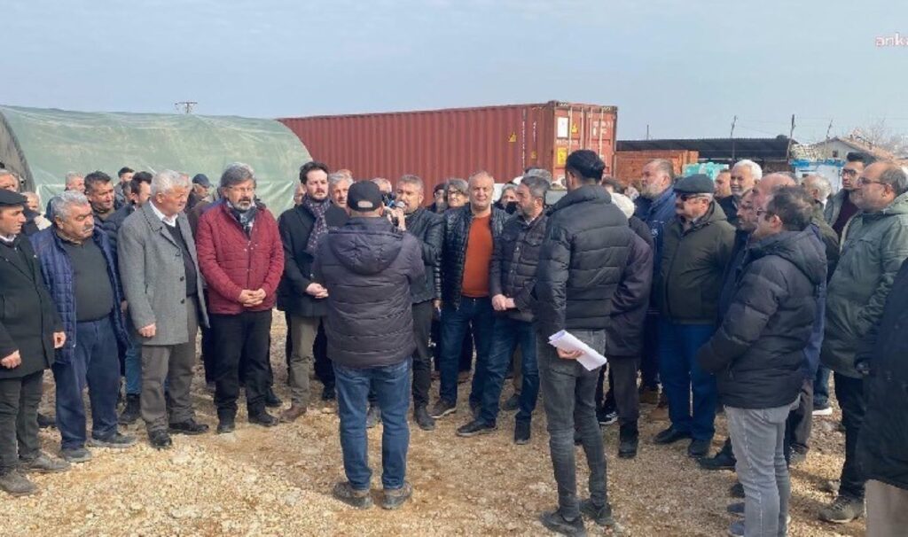 Malatya'nın İkizce Mahallesi halkı ayakta: "Meralar, hazineler yetmedi, şimdi de tapularımızı alıyorlar" 5 malatyanin ikizce mahallesi halki ayakta meralar hazineler yetmedi simdi de tapularimizi aliyorlar 7yQYPakj