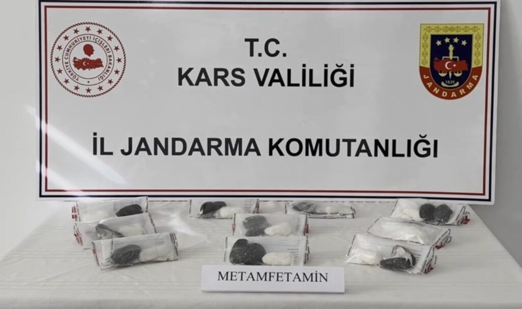 muayenede ortaya cikti karsta iranli yolcunun makatindan uyusturucu cikti TQHWwEvG