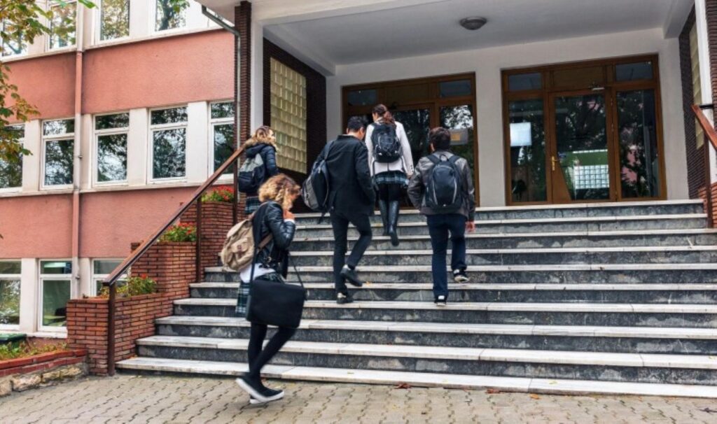 Özel okullar fiyat artışlarını savundu: 'Velilerimiz pahalı buluyorsa, kayıt özgürlükleri var' 7 ozel okullar fiyat artislarini savundu velilerimiz pahali buluyorsa kayit ozgurlukleri var GYcLyCSp