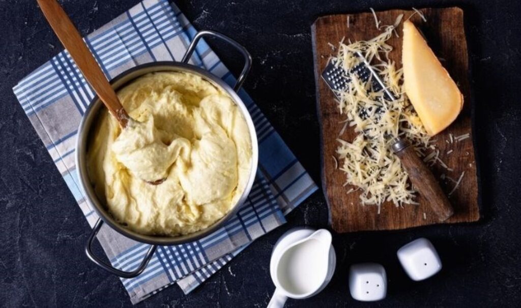 Patates püresine şık bir Fransız dokunuşu: Pommes aligot tarifi 2 patates puresine sik bir fransiz dokunusu pommes aligot tarifi NkfhUgU7