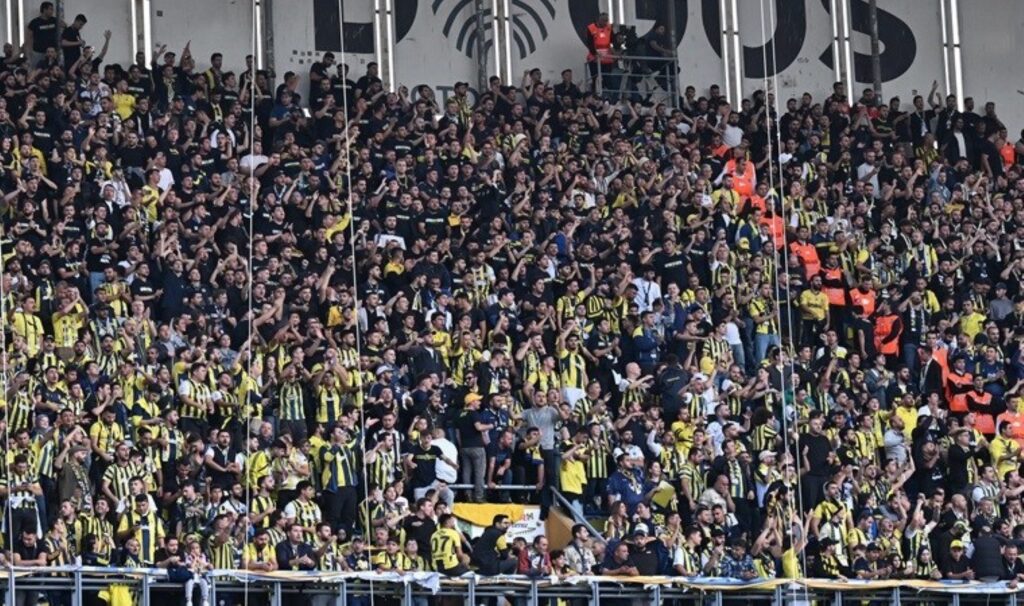 PFDK'den Fenerbahçe'ye ceza: 26 blok kapatma! 4 pfdkden fenerbahceye ceza 26 blok kapatma fdBM3wNW