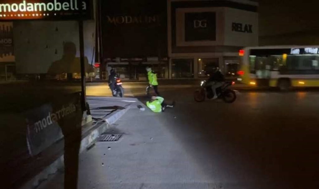 polisi yere dusurdugunu sosyal medyadan paylasti tutuklandi J7uXgTTD