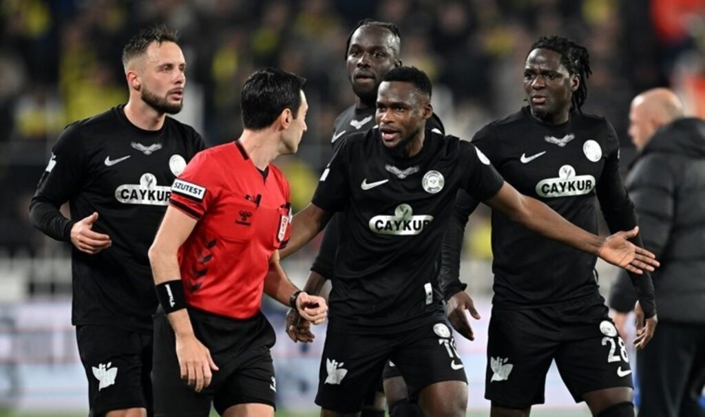 Rizespor'dan Fenerbahçe maçı tepkisi: 'Sabrımızı sınamayın, emeğimizi çalmayın' 1 rizespordan fenerbahce maci tepkisi sabrimizi sinamayin emegimizi calmayin bAfUJHOj