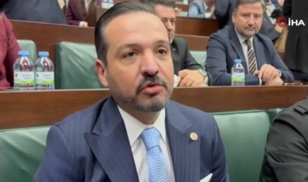 Rozetini Erdoğan takmıştı: AKP'ye katılan Kürşad Zorlu'dan eleştirilere ilk yanıt 7 rozetini erdogan takmisti akpye katilan kursad zorludan elestirilere ilk yanit eUUXWhml