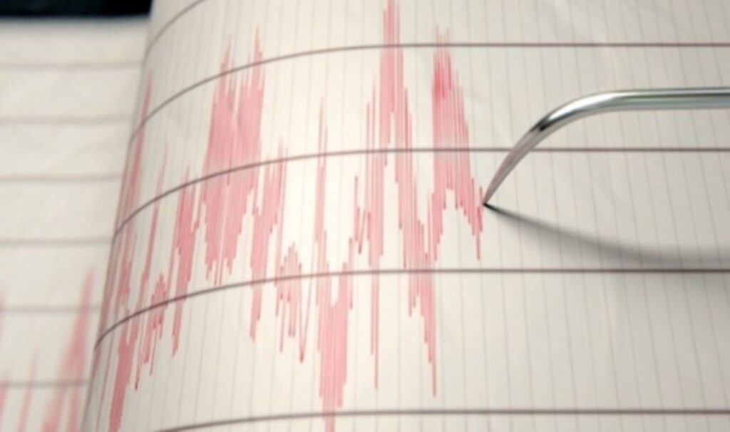 sallanmaya devam ediyor ege denizinde 10 dakikada 2 deprem UrSrQktl