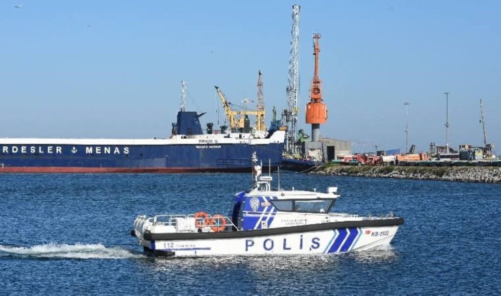 samsun limanindaki kuru yuk gemisinde yangin panigi jQtbz5qC