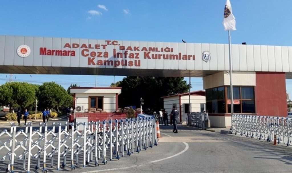 Silivri Cezaevi'ndeki gözlemlerini anlattı: Bir yanda Ahmet Özer diğer yanda Kerimcan Durmaz... 3 silivri cezaevindeki gozlemlerini anlatti bir yanda ahmet ozer diger yanda kerimcan durmaz 97QBzsws