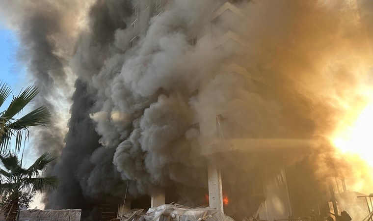 son dakika 12 katli otel insaatinda yangin 4 isci kurtarildi 1 cQMz9Feg