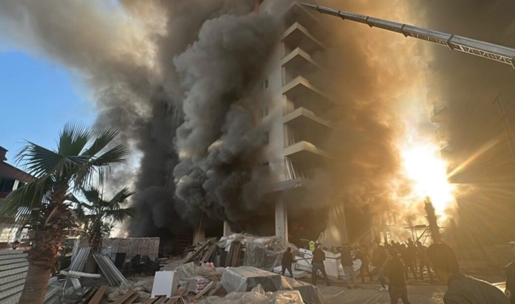 son dakika 12 katli otel insaatinda yangin 4 isci kurtarildi ebpxxRk8