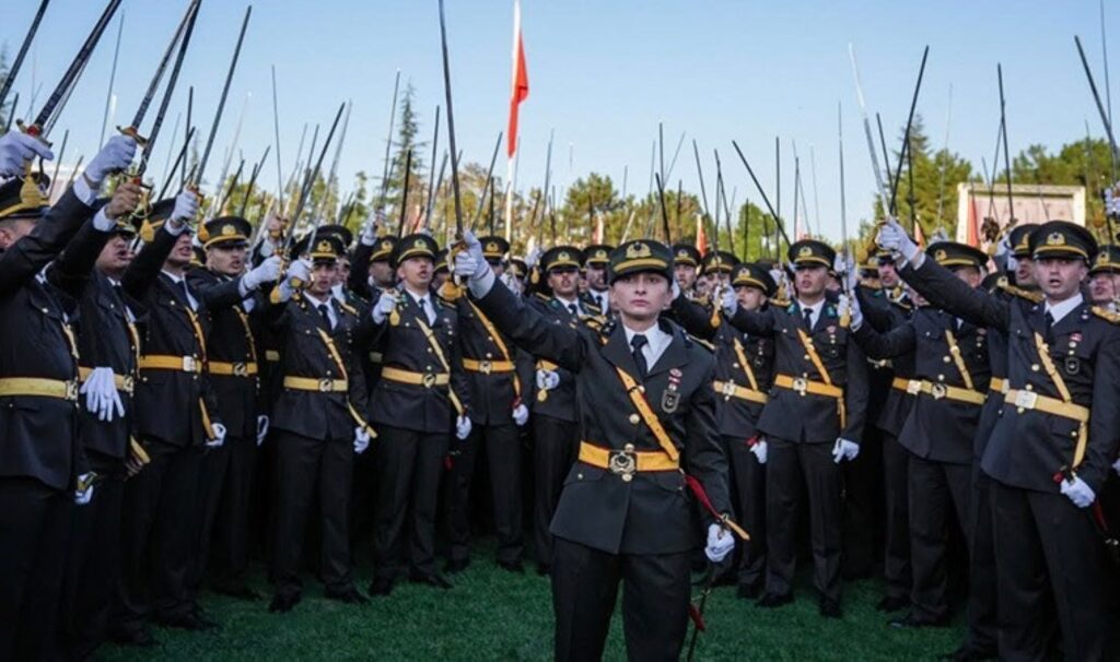 Teğmenlerin ihraç kararının '47 sayfalık' gerekçesi ortaya çıktı 3 tegmenlerin ihrac kararinin 47 sayfalik gerekcesi ortaya cikti cwCMZpZz