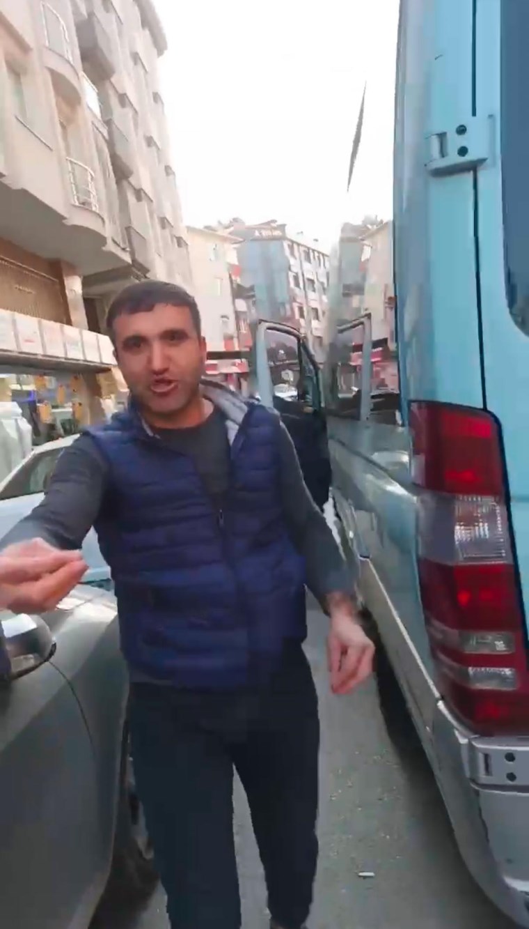 umraniyede bir garip olay iki minibus soforu yaris yapti hamile yolcu stres yuzunden doguracagim 1DGNPBzf
